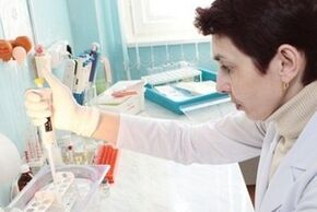 Testleri kullanarak prostatitin zamanında teşhis edilmesi çok önemlidir, bu iyileşmeyi hızlandıracaktır.