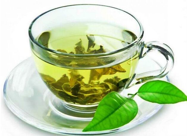 Yeşil çay, vitamin açısından zengin, erkekler için sağlıklı bir içecektir. 